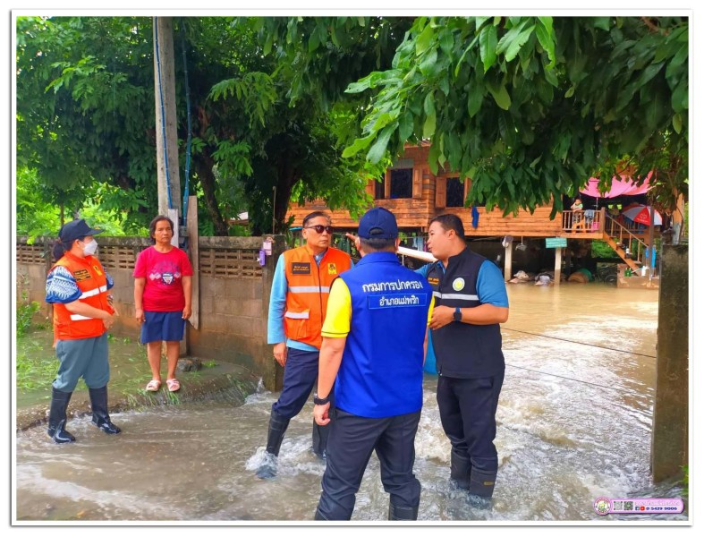 รับการตรวจเยี่ยม ชาวบ้าน ผู้ประสบภัยน้ำท่วม ในเขตเทศบาลตำบลแม่พริก